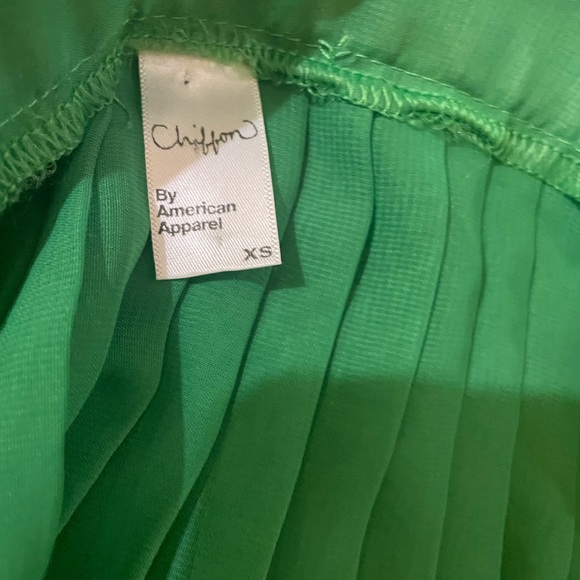 Green sheer pleated skirt NWOT - Picture 3 of 3
